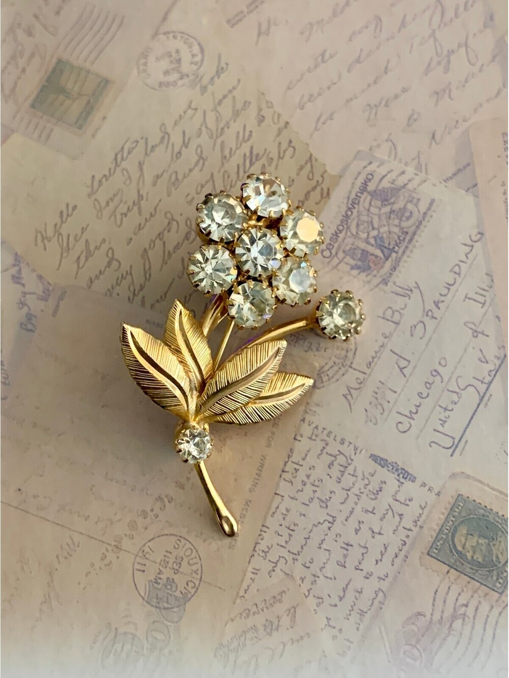 Vintage Sparkling Gold Flower Brooch with Clear Rhinestones - Elegant Pin